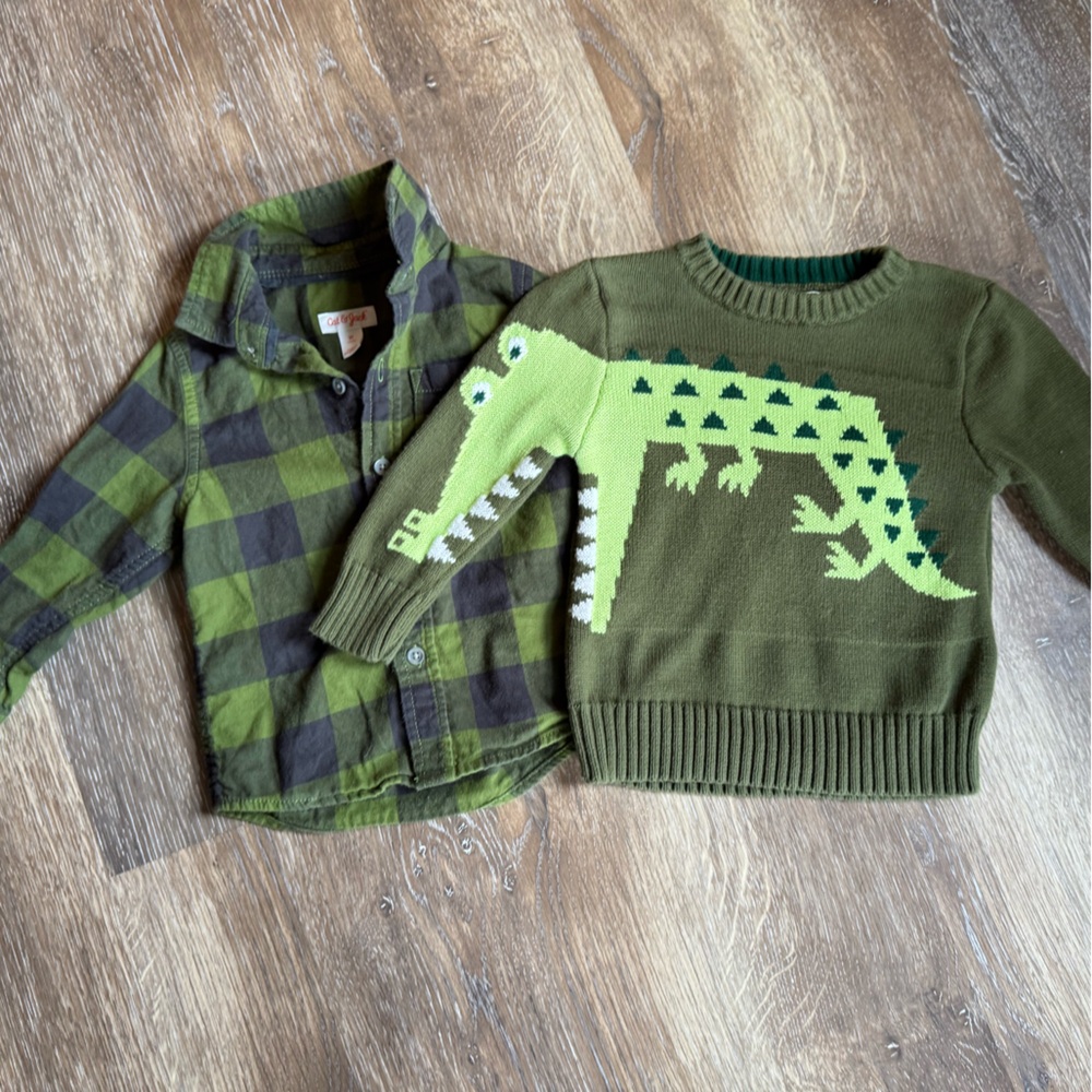 ADORABLE Cat & Jack Dino Sweater and plaid shirt set! 2T in EXCELLENT condition!